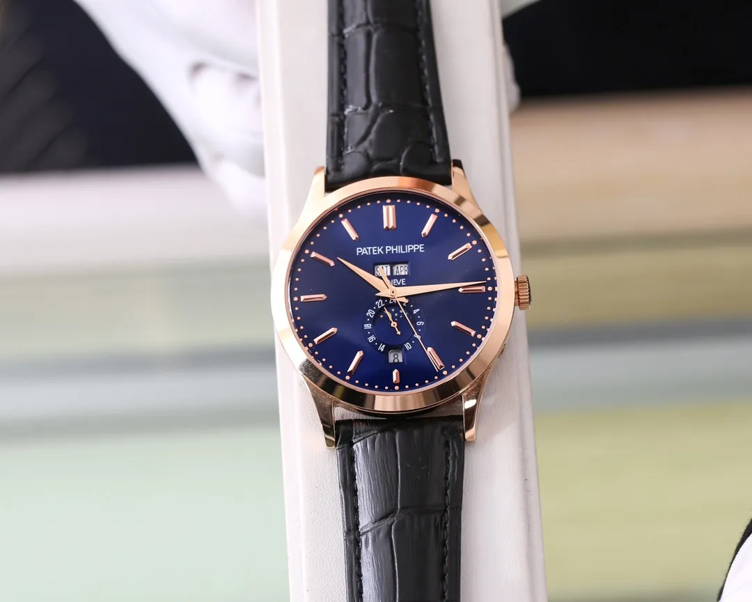 【Foreign Trade Import】💰1720! Good news! Coming! Patek Philippe Complication Chronograph 5396 Series New Mold Opening [Literal] Upgraded V1 version with gold three-dimensional hour markers that are closer to the original version!   2. [Moon phase] The moon phase disk has been newly molded and restored to white (white shell) and gold to (rose gold shell) according to the original data! 3. [Case] ​​The polishing treatment of the case of the V2 version is better than that of the V1 version! 4 [Watch strap] The strap has been newly molded. The purchased original strap has been restored one to one without missing a single thread. It is made of authentic Italian cowhide and the front is the same bright color as the original! Perfectly correct the shortcomings and defects of the V1 version! 5. [Insider] The 5396 series version will soon be launched with steel belt, crafted with craftsmanship, so stay tuned! Diameter 42MM, thickness 12MM! Welcome to reprint!